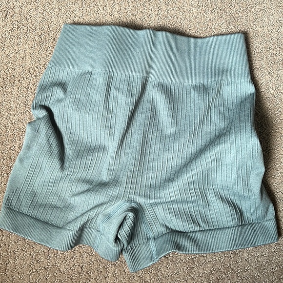 Bo&Tee Workout Shorts - Picture 2 of 3